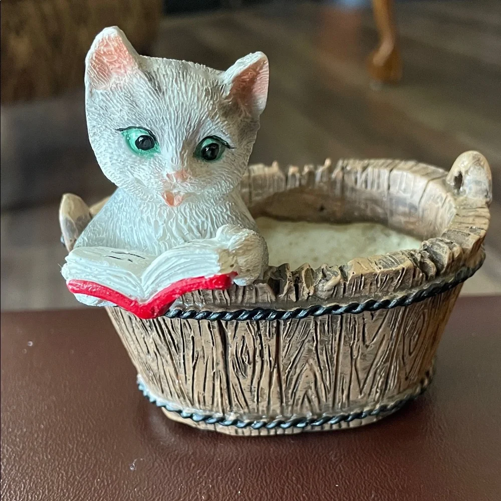 VTG Cat Figurine reading a book in Basket planter